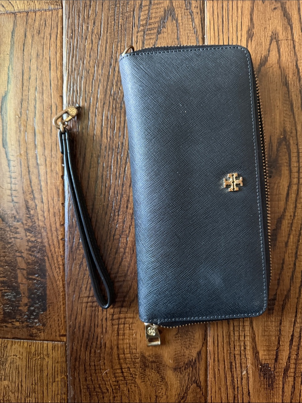 Tory Burch Black Saffiano Zip Wallet with Gold Logo - Picture 4 of 5